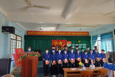 LỄ KẾT NẠP ĐOÀN VIÊN MỚI VÀ CUỘC THI RUNG CHUÔN VÀNG KHỐI LỚP 9
